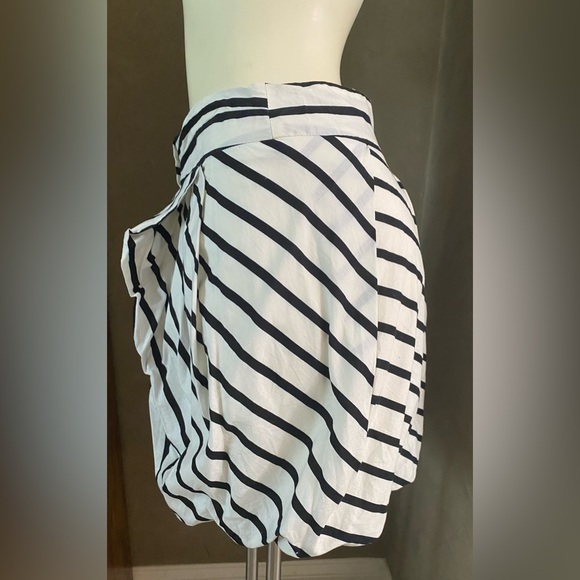 Anthropologie Freeway Black Cream Striped Bow Balloon Hem Mini Skirt - Picture 8 of 13